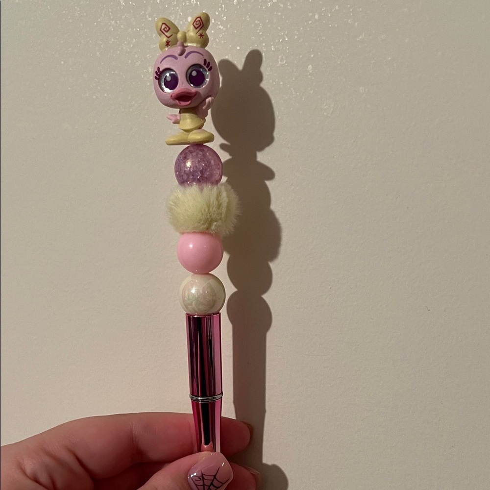 Daisy Duck pen with purple and yellow accents